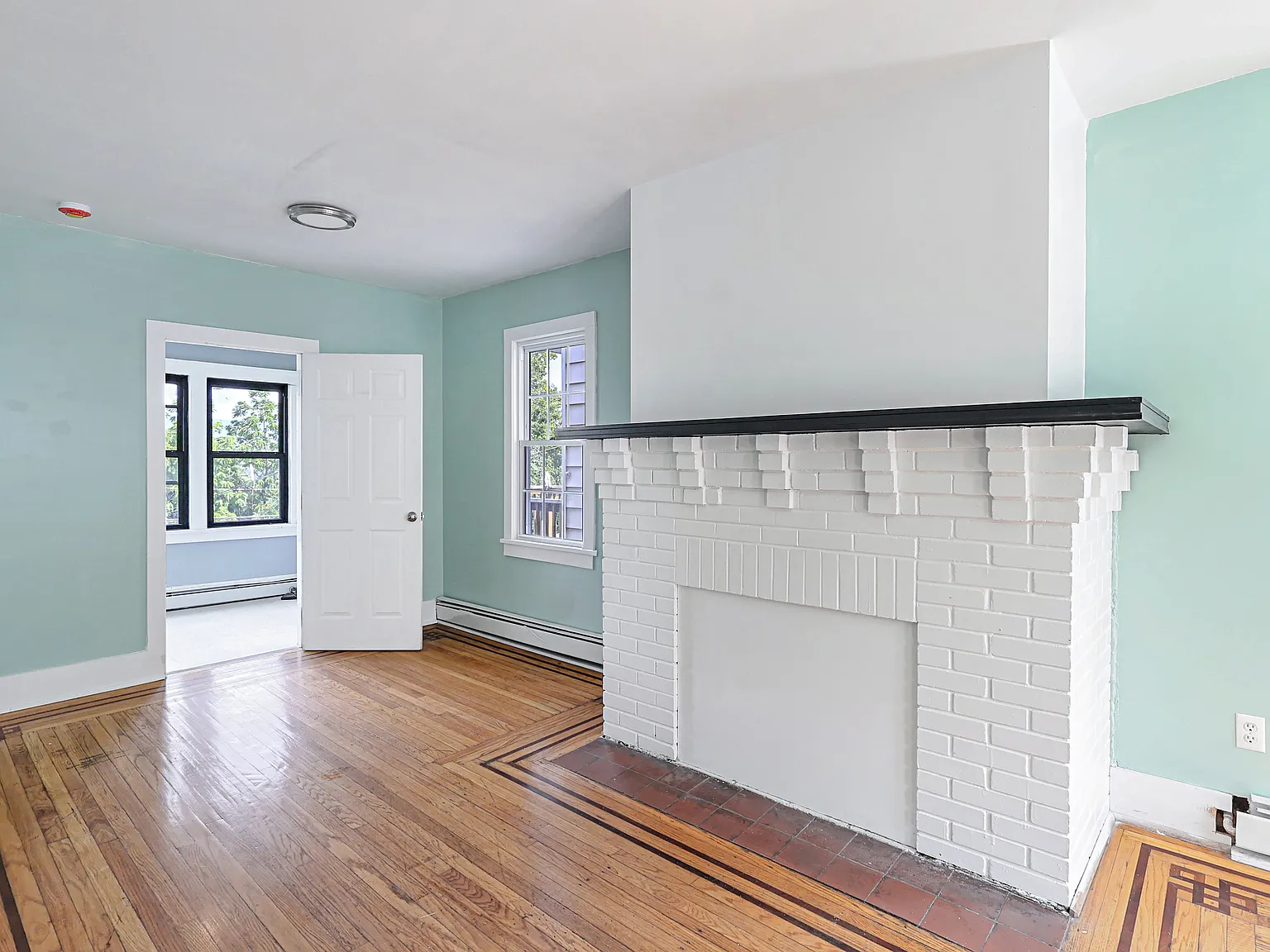 492 Liberty St — Photo 4