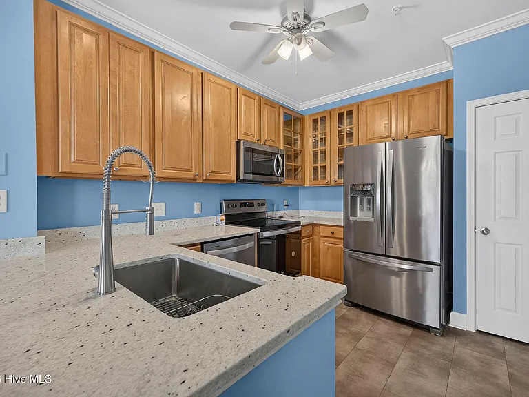 3901 Botsford Ct #101 — Photo 16