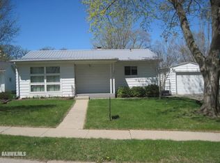 1438 Winter Dr, Freeport, IL 61032