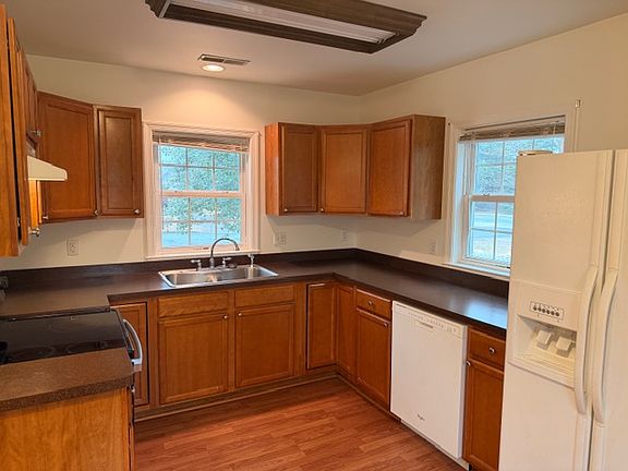 3rd image of 303 W Oak Ave