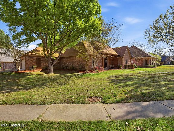 3rd image of 135 French Br