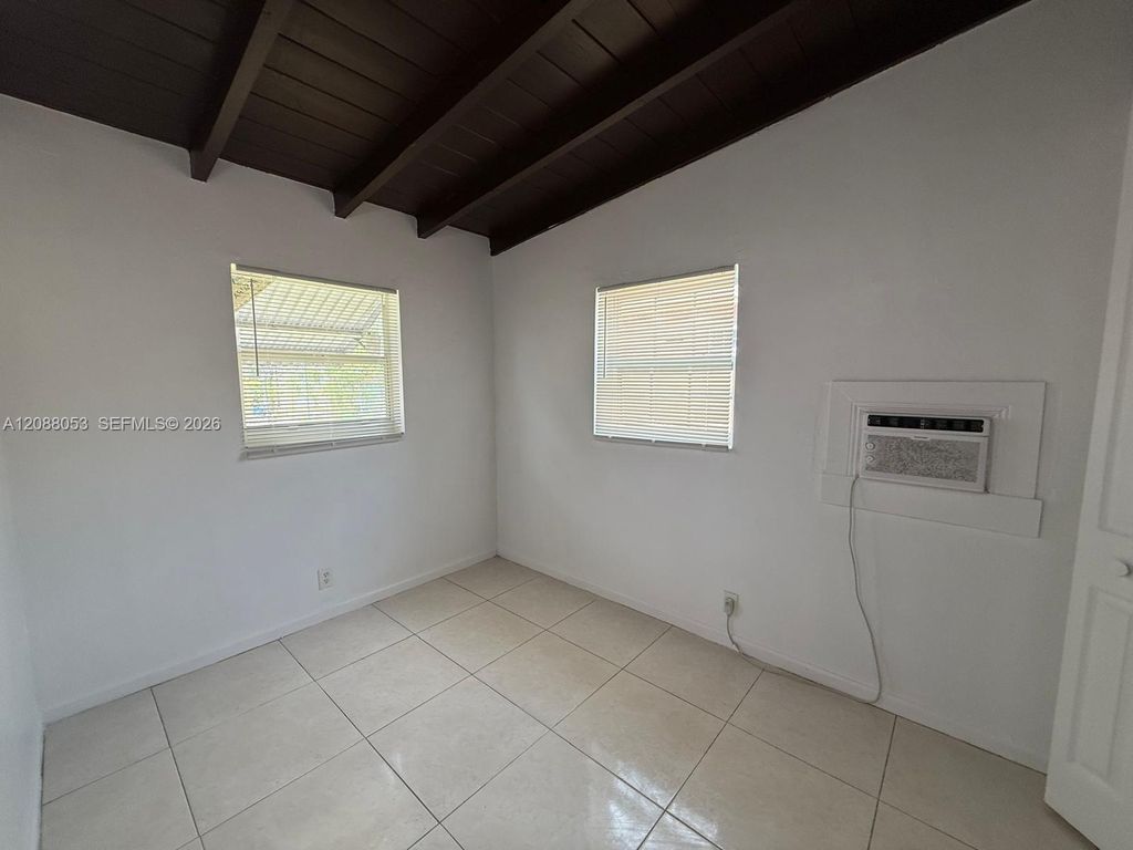 381 NW 16th St, photo 9