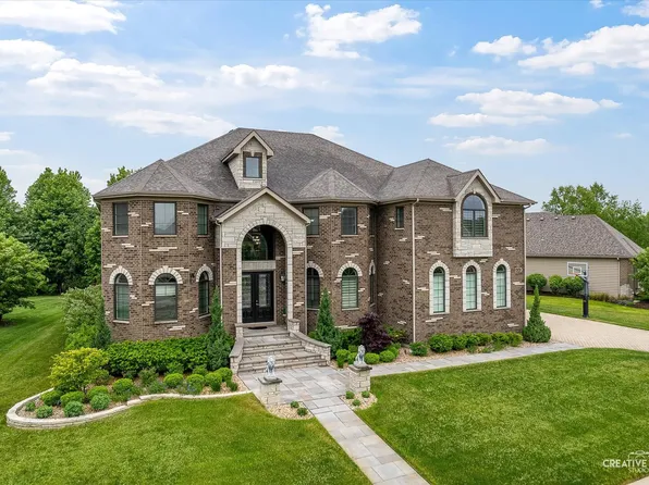 4748 Sassafras Ln, Naperville, IL 60564