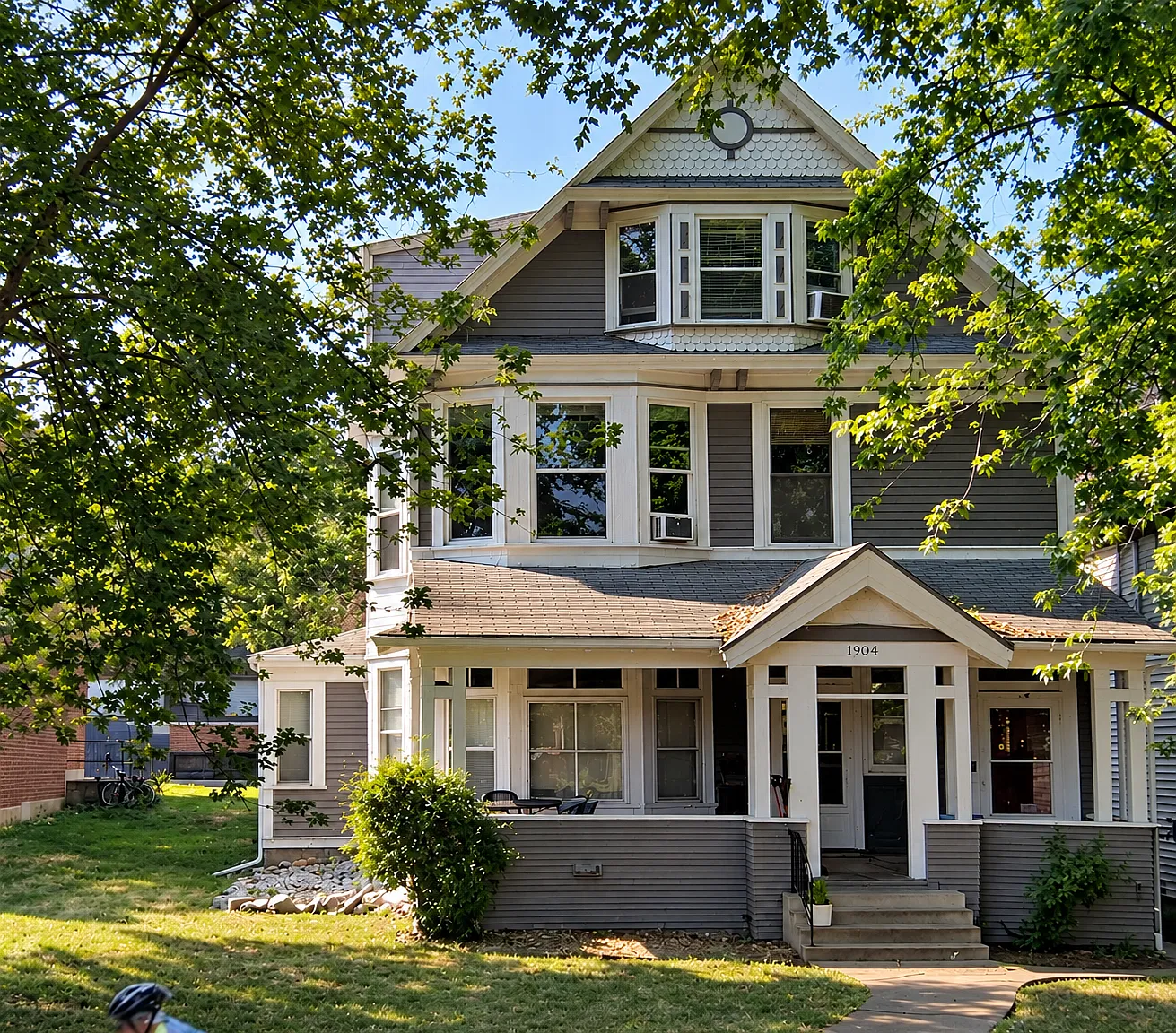 9 bed, 4000 sqft, $5,400 — Photo 1