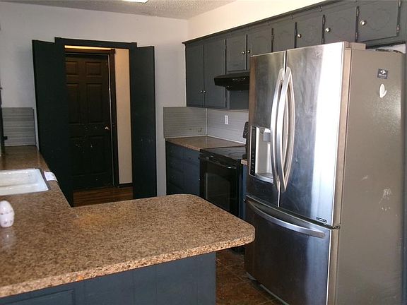 5th image of 1006 Tyler Ave NW