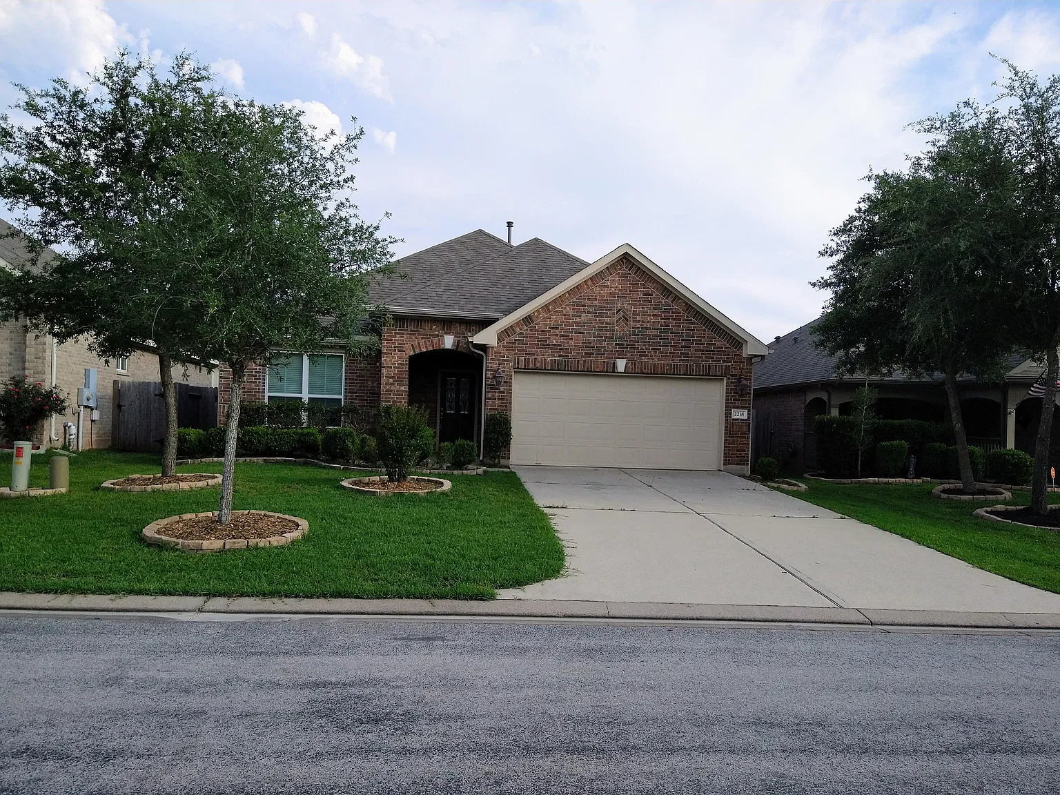 3 bed, 1936 sqft, $2,150 — Photo 1