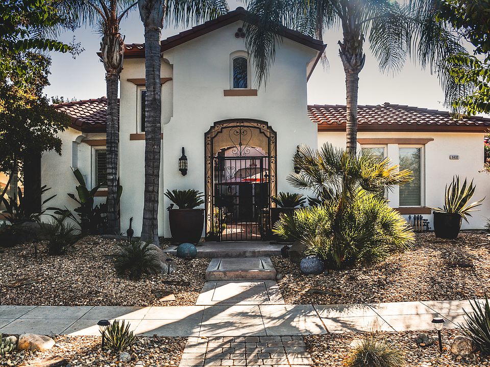 Entry into private courtyard