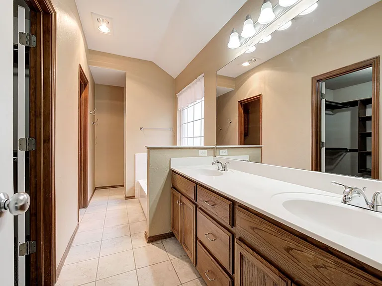 2032 Emerald Brook Ct — Photo 24