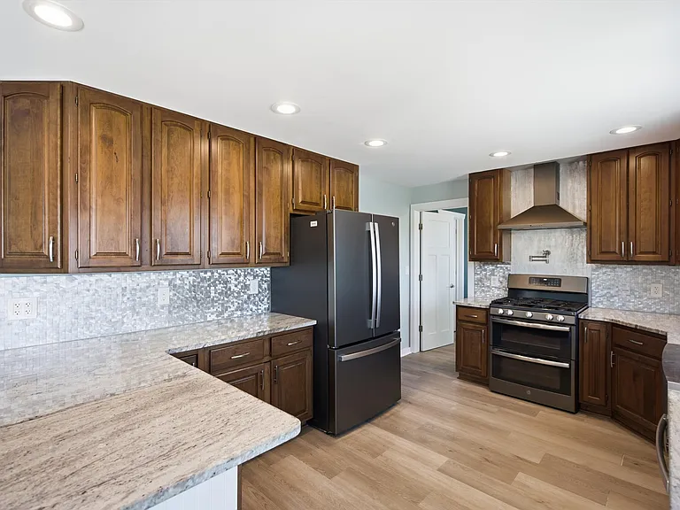 2200 S Long Lake Rd — Photo 52