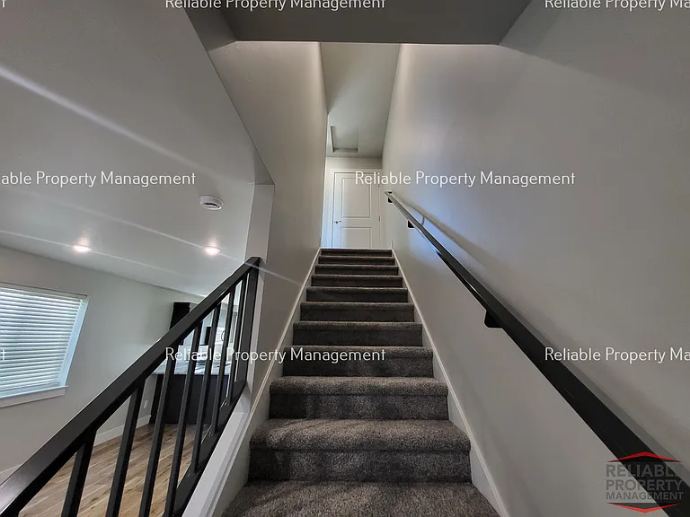 1612 Hannah Ln — Photo 3