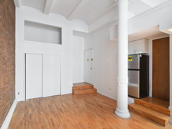 3rd image of 220 Park Ave S APT 2A
