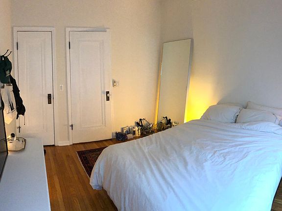 2nd image of 2056 N Sawyer Ave APT 2