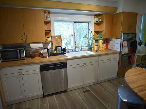4th image of 407 N Cayuga St #1