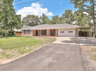 212 Summit Dr, Conroe, TX 77303