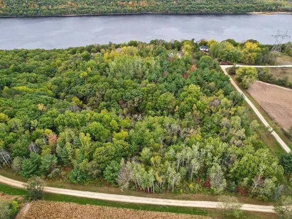 N8673 1250th St, River Falls, WI 54022