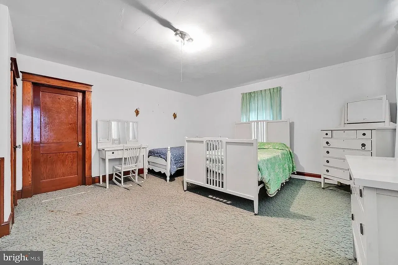 4 bed, 2860 sqft, $1,500 — Photo 3