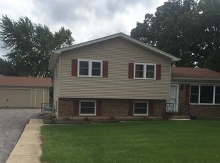 2403 Plum Tree Rd, Lindenhurst, IL 60046