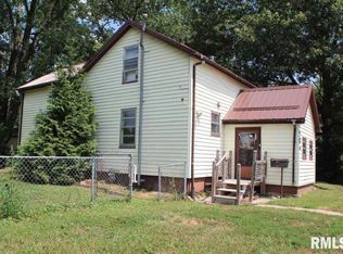 304 W James St, Walcott, IA 52773