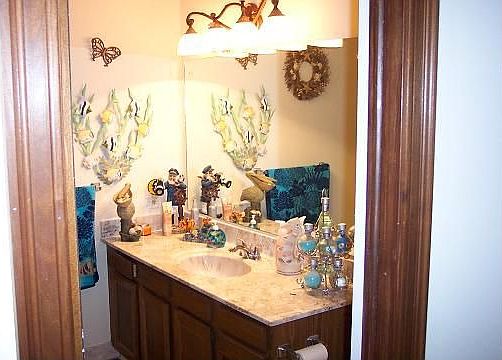 main bathroom,ceramic