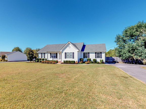 3rd image of 121 Clearidge Dr