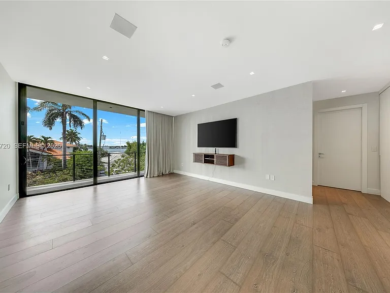 N Hibiscus Dr — Photo 28
