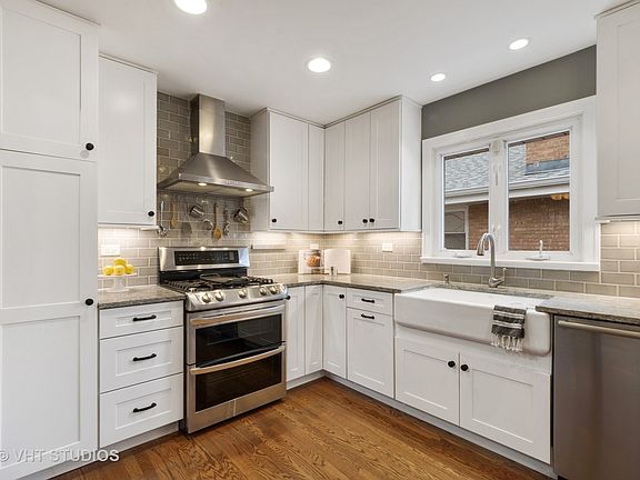 3rd image of 1950 Beverly Pl