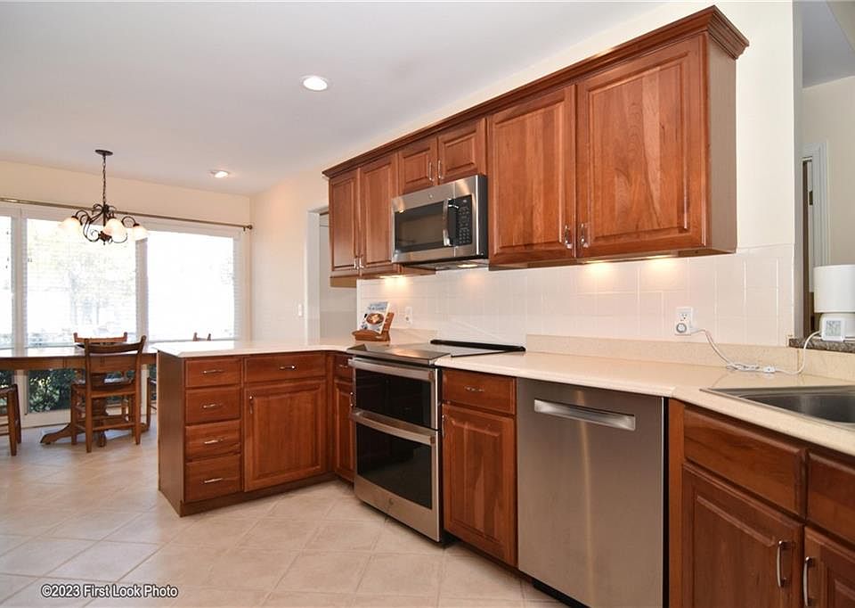 18 Bagy Wrinkle Cv Warren RI Zillow