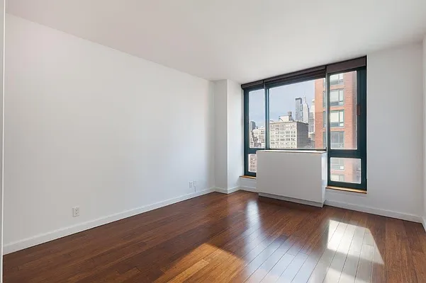 Rented by Luxus Manhattan Realty | media 31