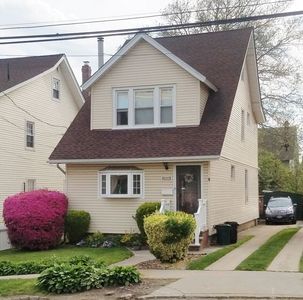 3838 216th St, Bayside, NY, 11361