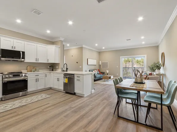 10100 S Willow Street #102, Manchester, NH 03103