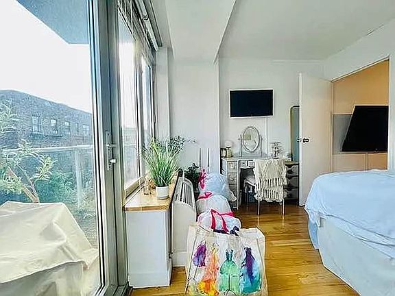 3rd image of 196 Stanton St APT 7C