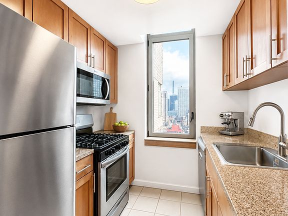 4th image of 35 W 33rd St APT 33C