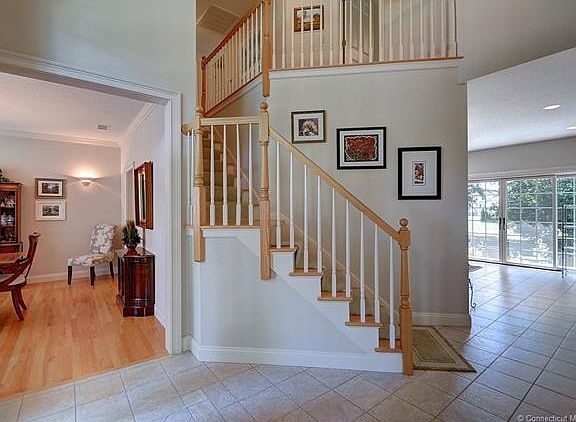 2nd image of 260 Bella Vista Ln