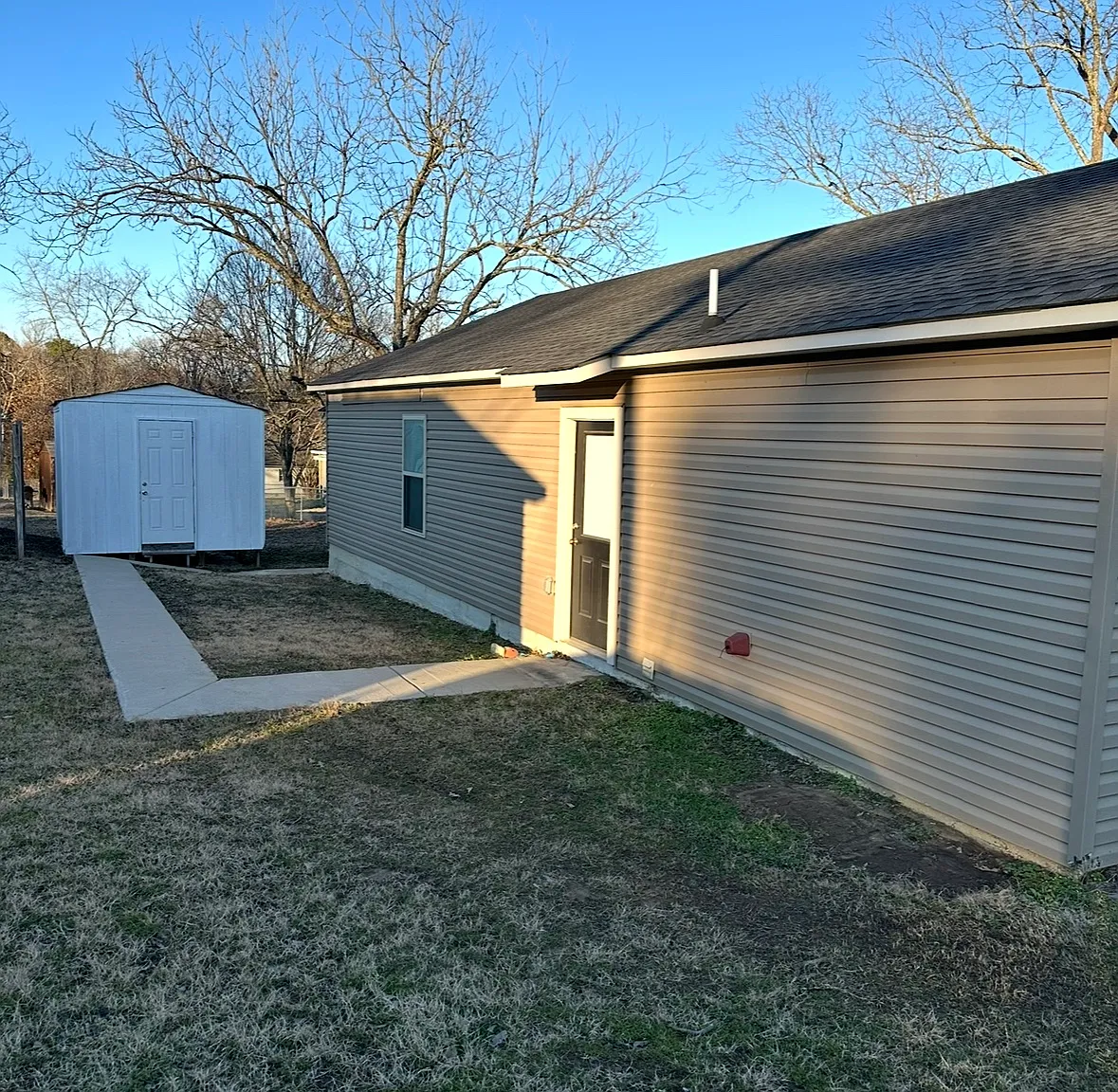 3 bed, 1300 sqft, $1,325 — Photo 2