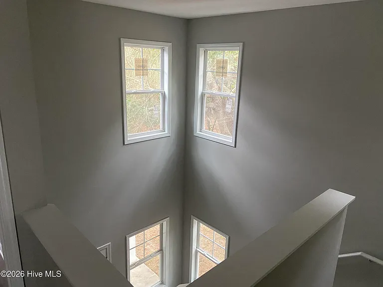 210 Jordan Ln — Photo 16
