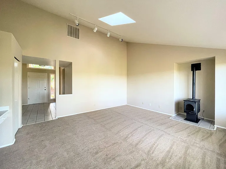 201 E Mountain View Dr — Photo 11