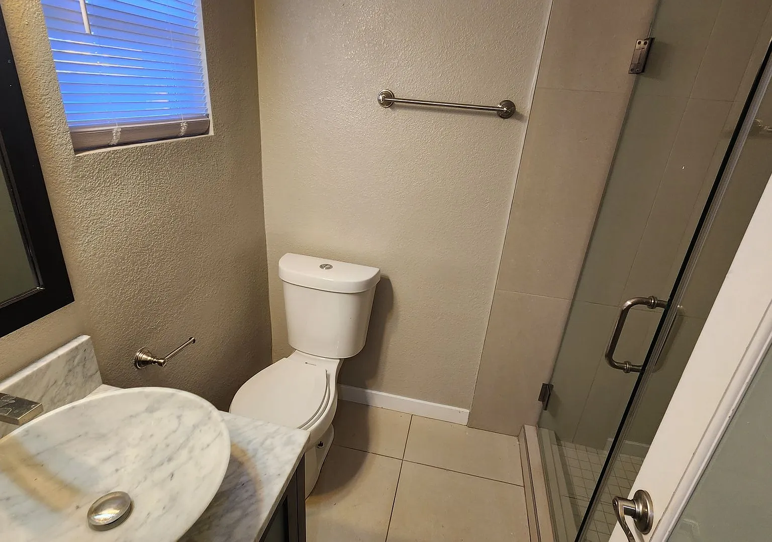 Gorgeous Studio with Private Backyard in the Heart of Downtown Las Vegas! Move In Special $500 Of... — Photo 4