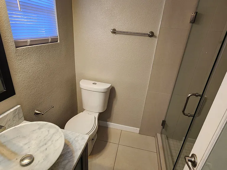1401 E Carson Ave #13 — Photo 5