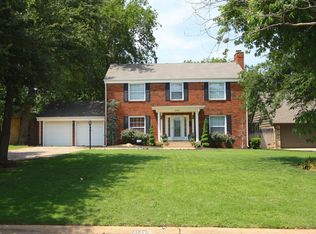 1117 Hemstead Pl, Nichols Hills, OK 73116