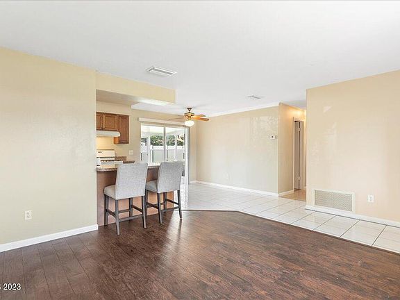 5th image of 940 Cristobal Dr