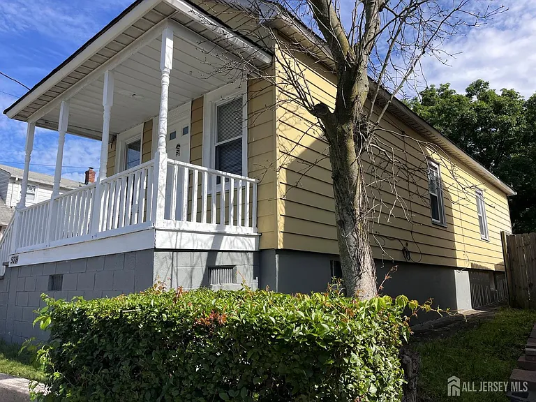 578 Main St — Photo 18
