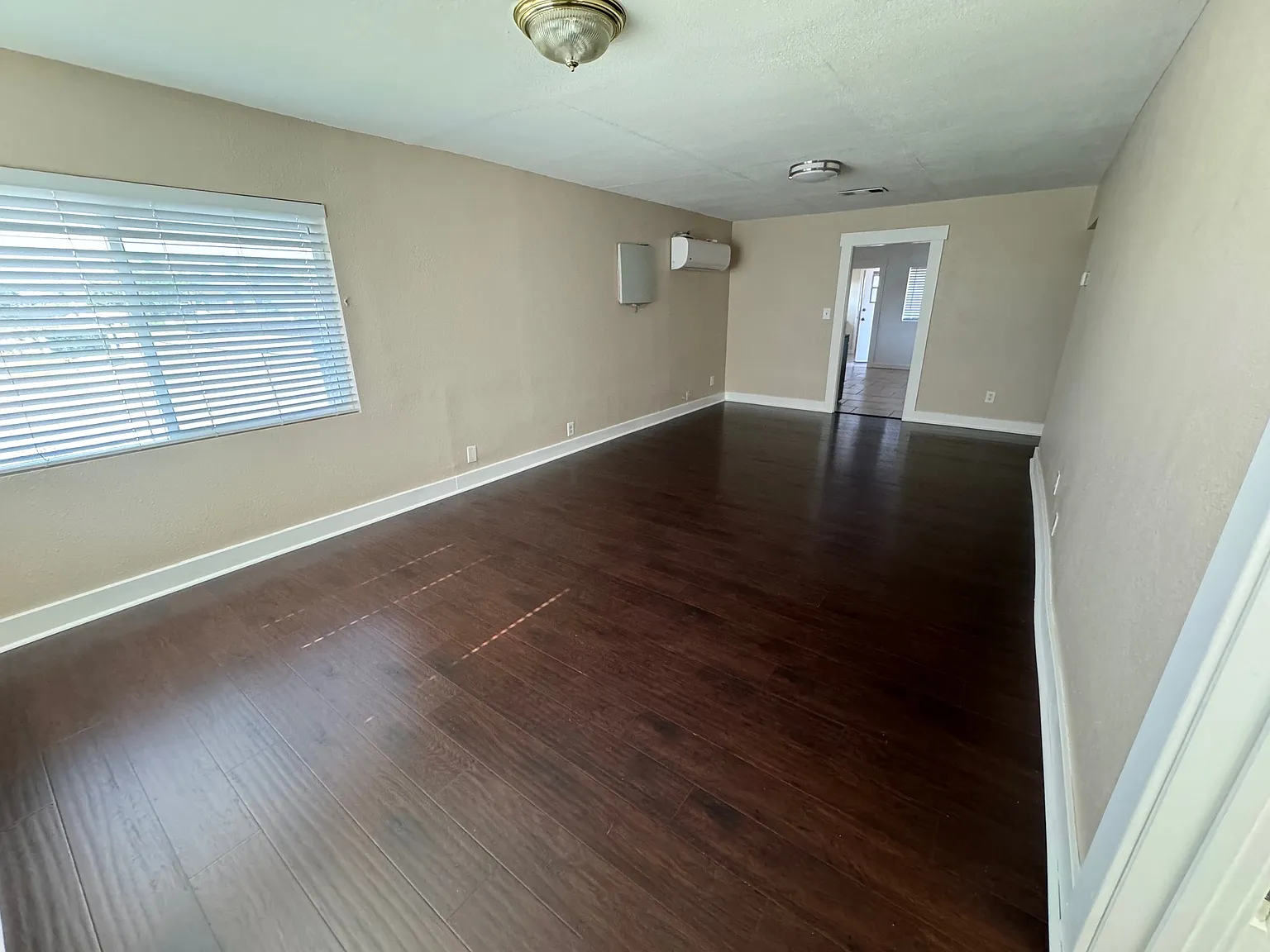 3 bed, 1100 sqft, $2,600 — Photo 4