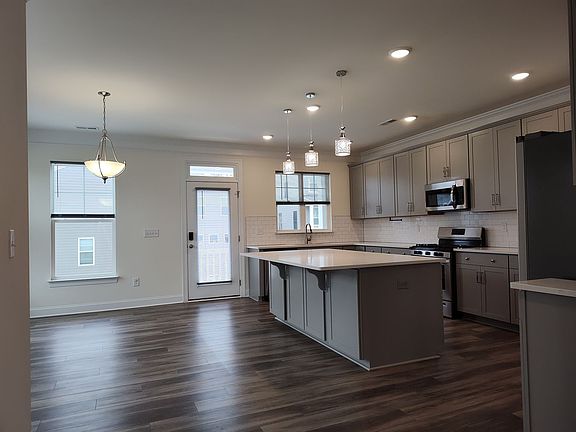 4th image of 10459 Glenmere Creek Cir