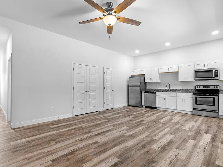 1213 N Chamberlain Ave — Photo 7