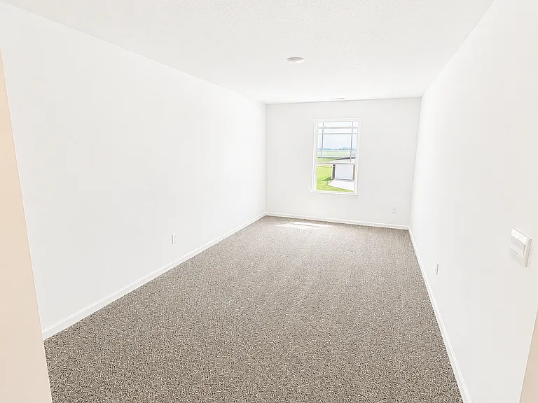 630 Aviation Dr — Photo 9