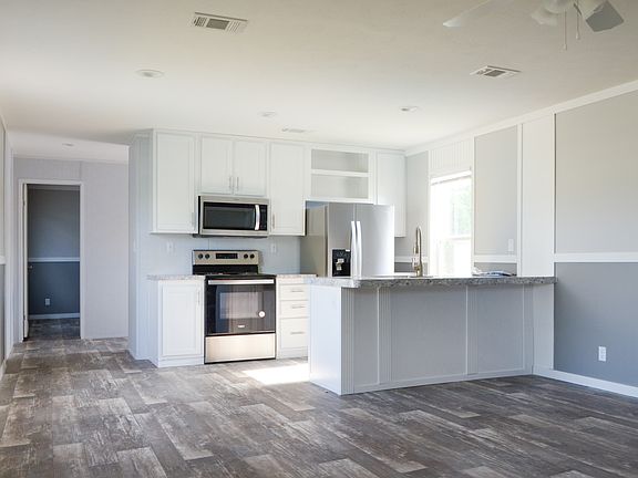 3rd image of 225 Trailway Dr