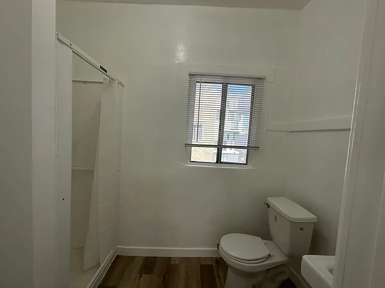 901 S Vermont Ave — Photo 24