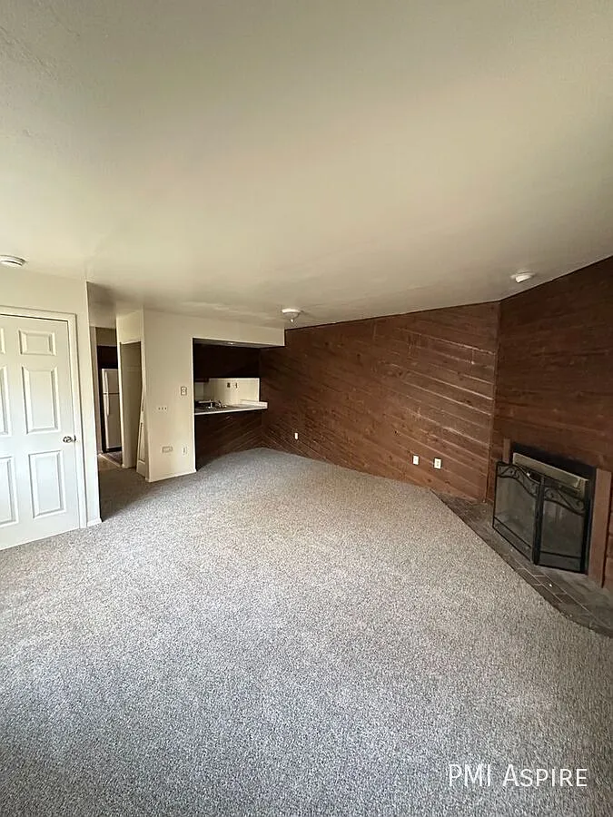 2 Bedroom 1 Bath Duplex — Photo 3