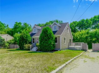 72 Urquhart St, Cranston, RI 02920