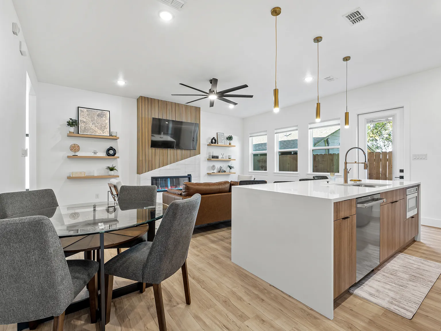 4 bed, 2472 sqft, $5,000 — Photo 1